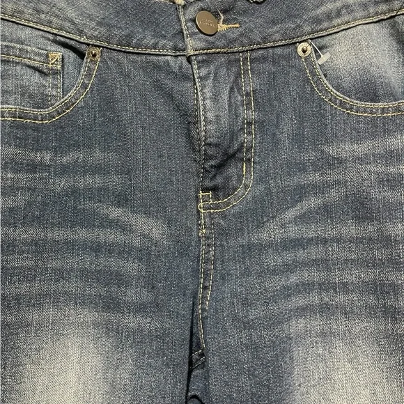 FOR THE REPUBLIC SIZE 4 SLIGHTLY DISTRESSED CROPPED JEANS WITH RAW HEMMING - Picture 3 of 5
